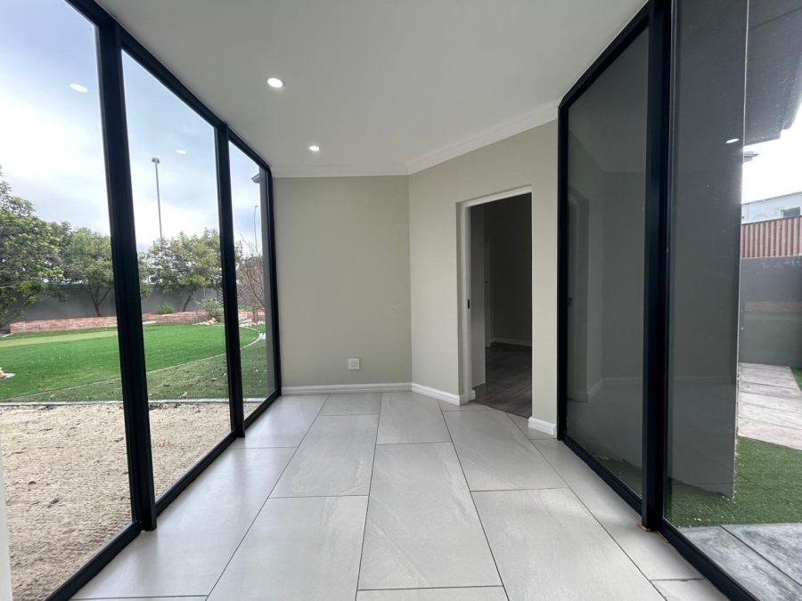 To Let 2 Bedroom Property for Rent in Royal Ascot Western Cape